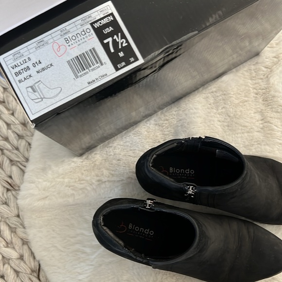 Blondo black nubuck waterproof booties, size 7.5 - Picture 2 of 7